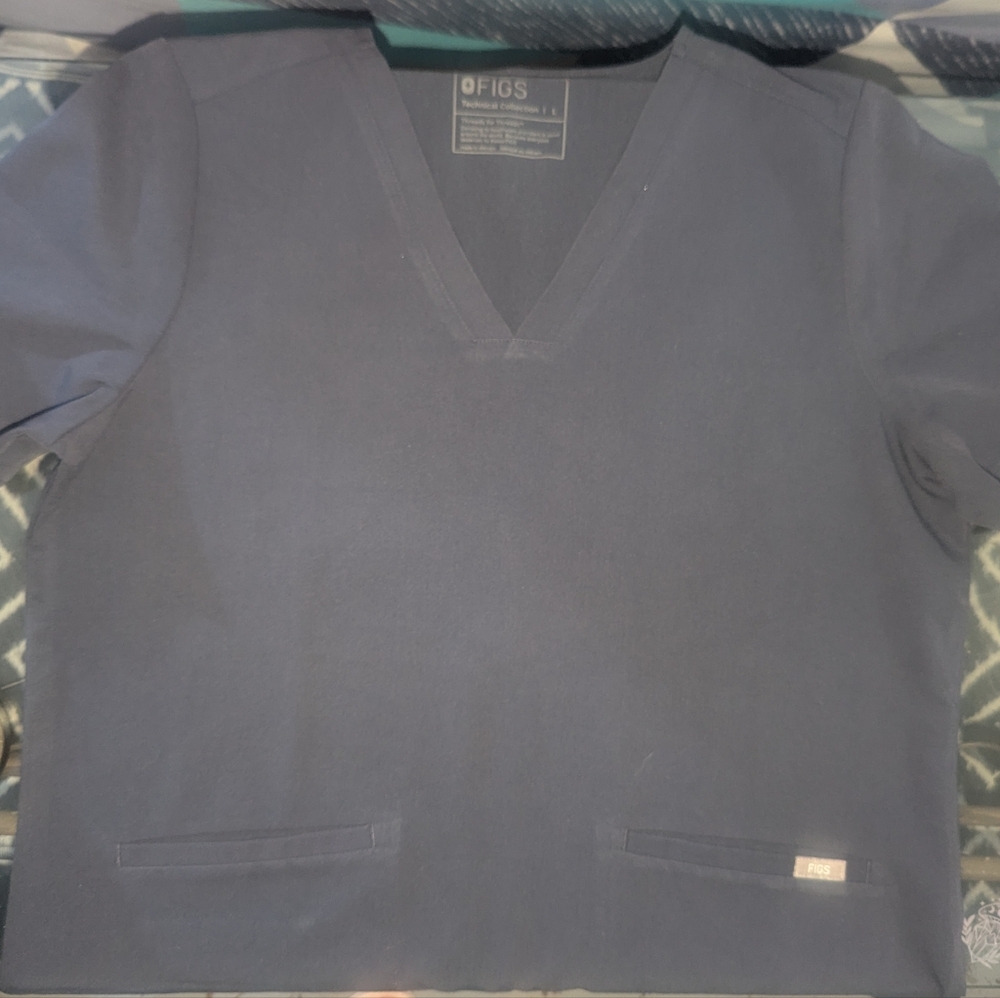 Figs Men's navy Scrub Top Large